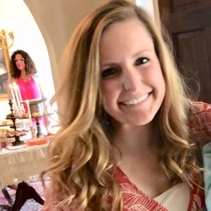 Meet your Posher, Caitlin